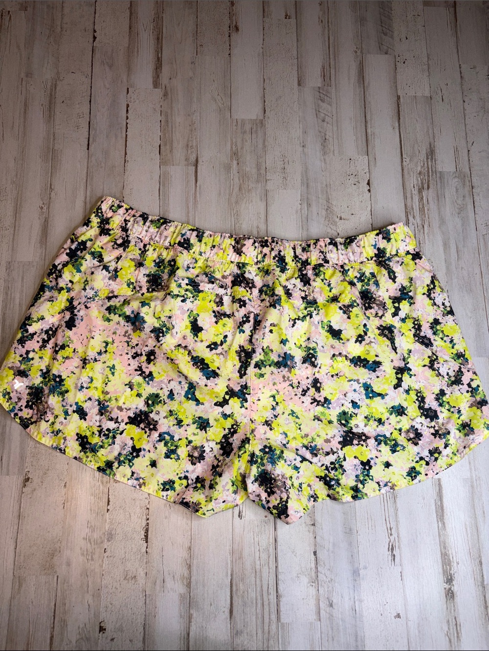 Old Navy Active Strechtech Go Dry Neon Floral Built in Panties Shorts Size 2X - Picture 9 of 12